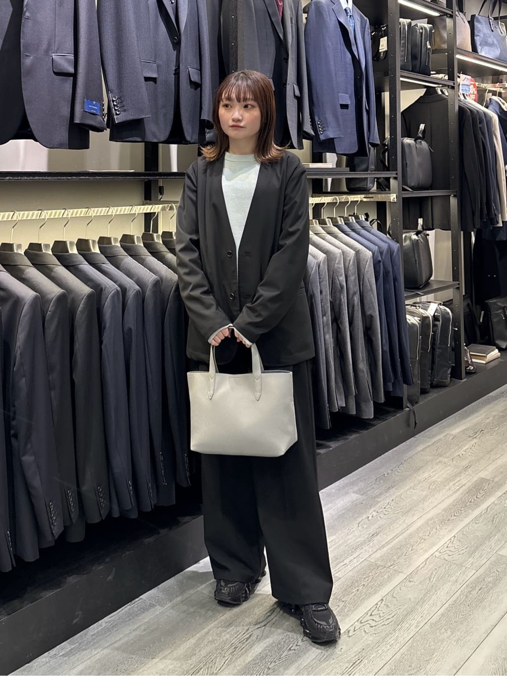 ウララさんの「TAKEO KIKUCHI｜【ON／OFF兼用】CARREMANファブリック ノーカラージャケット」を使ったコーディネート