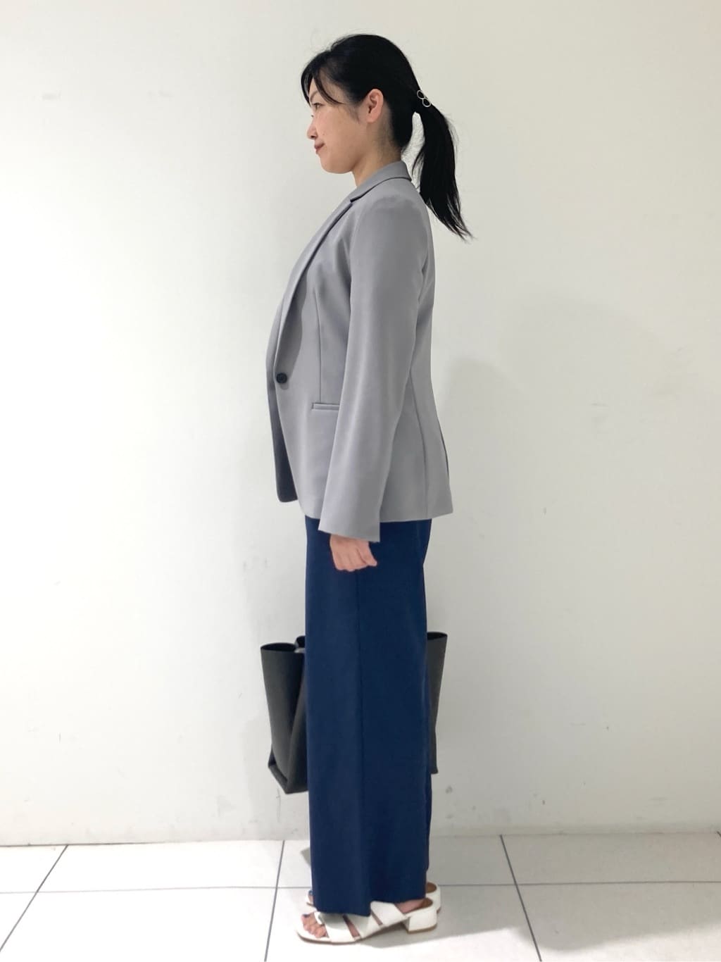 momokoさんの「INDIVI｜【洗える】胸元タックフリルブラウス」を使ったコーディネート