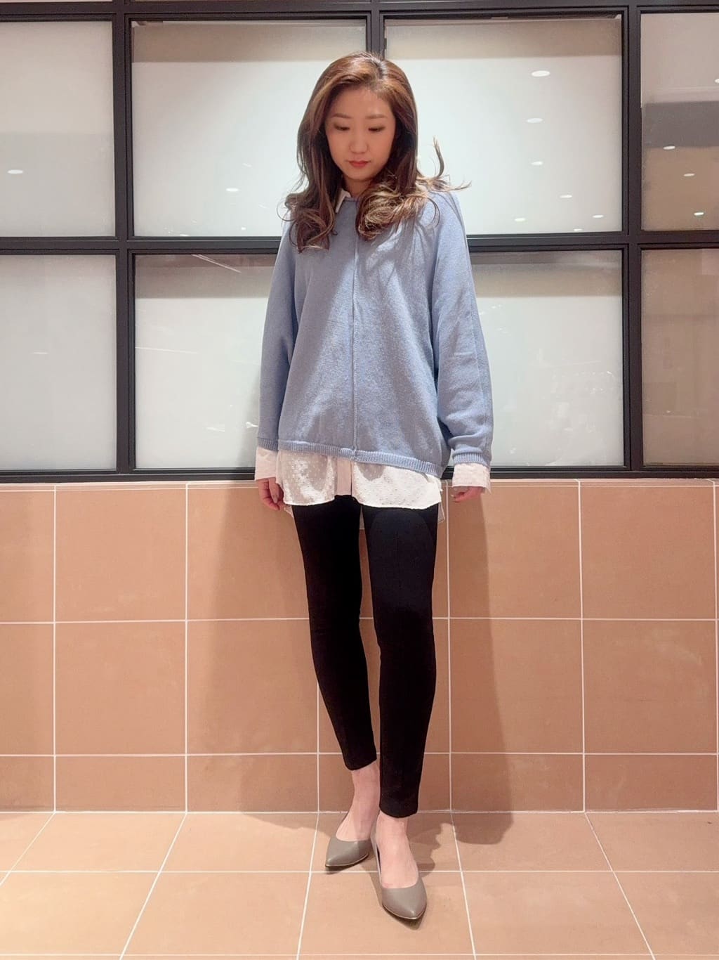 kaoriさんの「ESPERANZA｜【レイン対応/12時間パンプス】約5.5cm　歩きやすくて疲れにくい」を使ったコーディネート