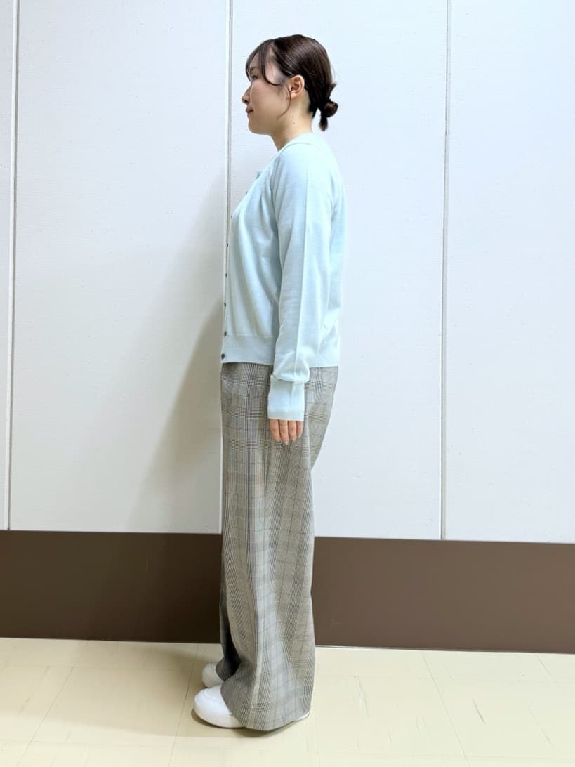 Rikoさんの「INDIVI｜【洗える／毛玉になりにくい】エクストラファインウール Vネックニット」を使ったコーディネート