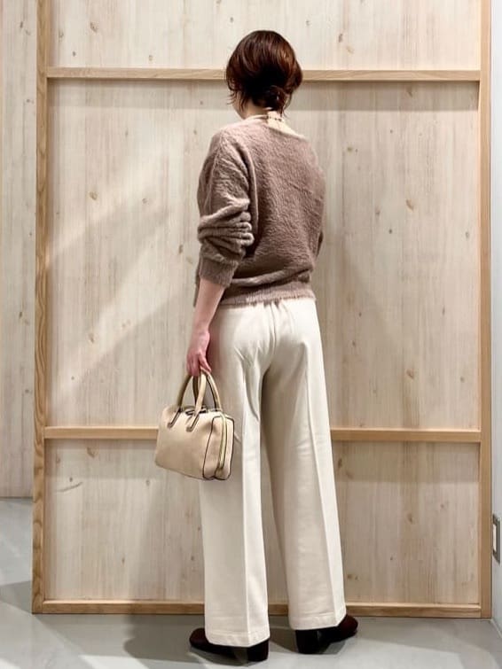 nakoさんの「THE SHOP TK｜【華やかで柔らか】ふわふわフェザーニット/洗える・前後2WAY」を使ったコーディネート