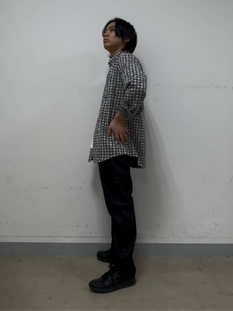 溝端佑太朗さんの「TAKEO KIKUCHI｜【尾州織】ブリスタ Vネック カットソー」を使ったコーディネート