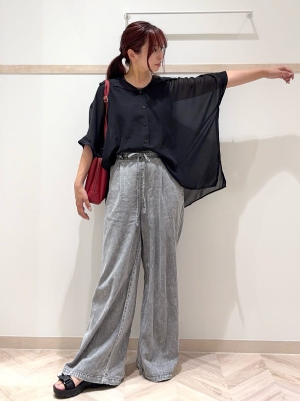 nanaさんの「SHOO･LA･RUE｜【セットアップ可/S-LL】リボン付き イージーワイドデニムパンツ」を使ったコーディネート