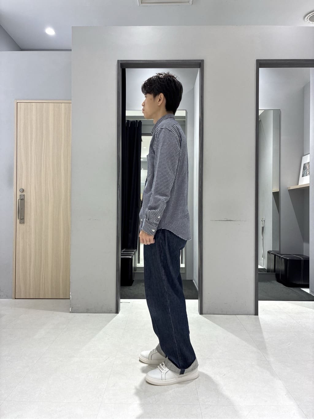 わいずみさんの「TAKEO KIKUCHI｜【3D ナイロン ストレッチ】ジップアップ フードブルゾン」を使ったコーディネート