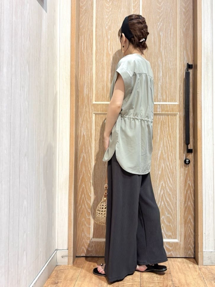 meiさんの「SHOO･LA･RUE｜【S-LL】シルエットが変えられる ウエストリボンブラウス」を使ったコーディネート
