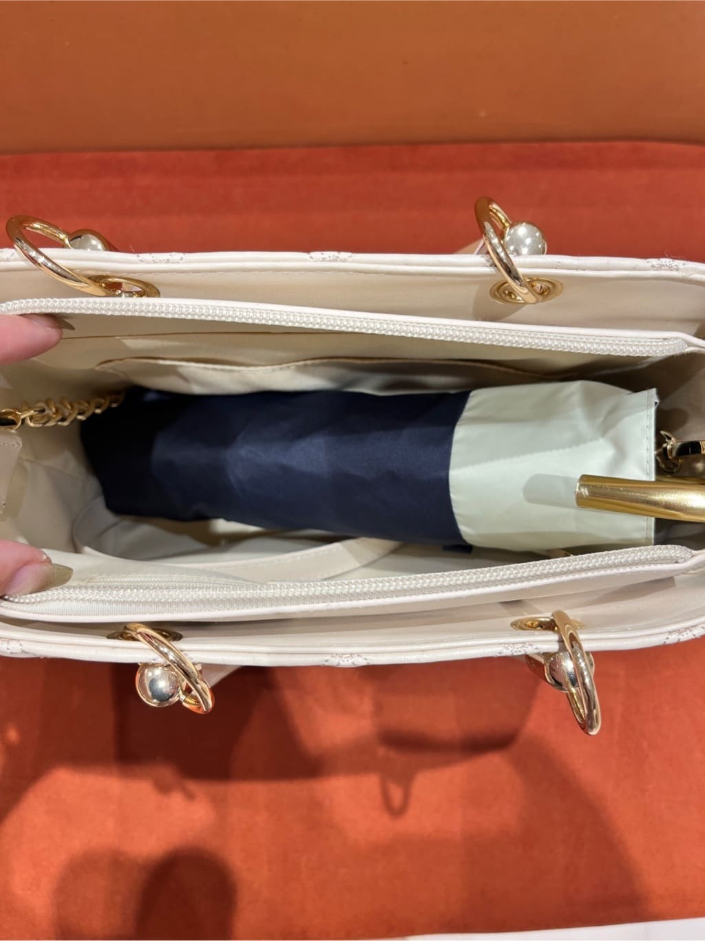 このかさんの「ESPERANZA｜【レイン対応/12時間パンプス】約5.0cm　歩きやすくて疲れにくい」を使ったコーディネート
