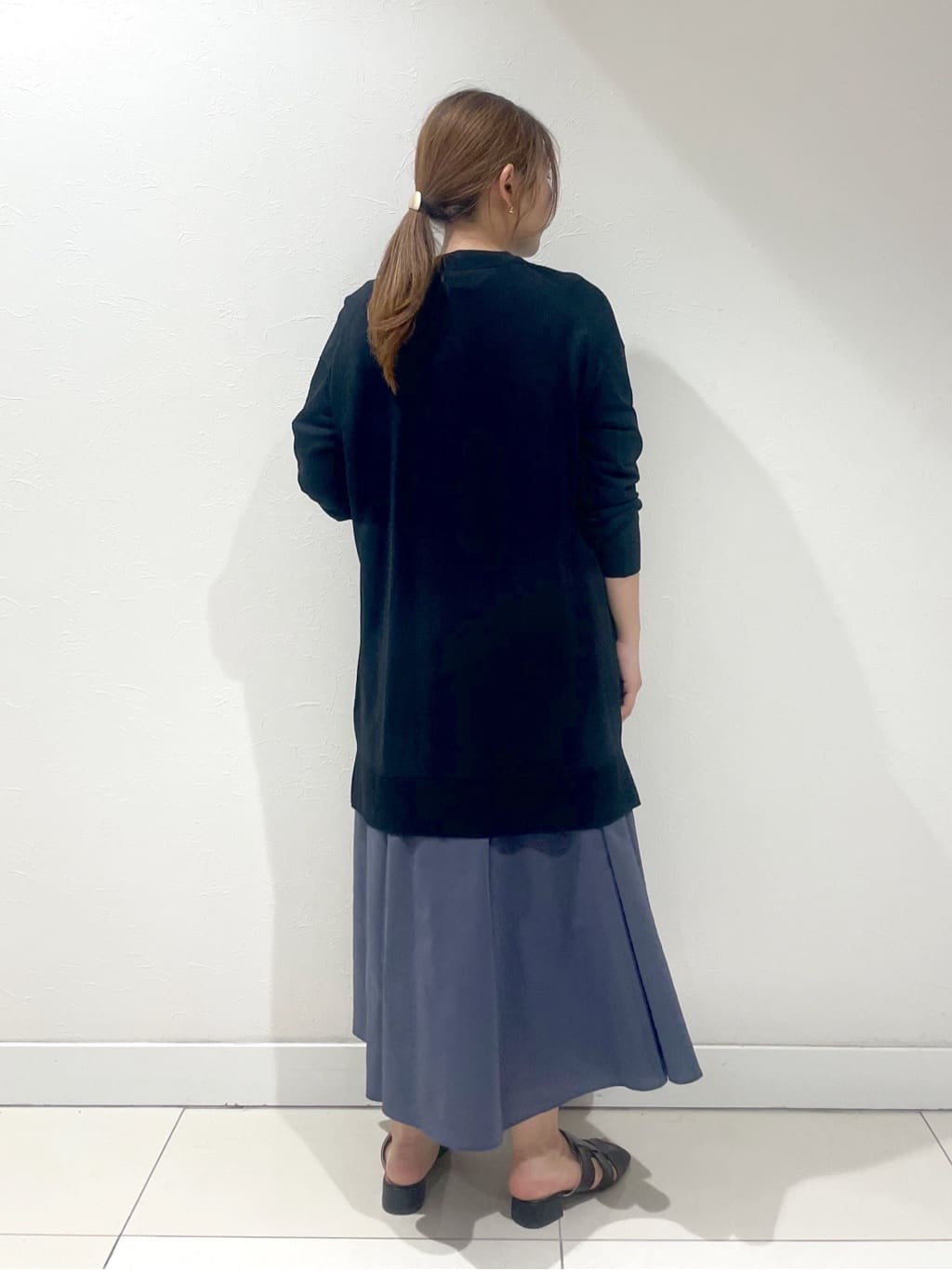 YUUKIさんの「INDIVI｜◆【洗える／肌触り◎】ミニマムデザイン ニットカーディガン」を使ったコーディネート