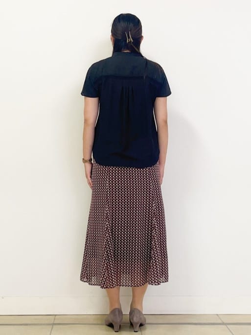 chisaさんの「Reflect｜【WEB先行カラーあり／マシンウォッシュ可／ウエスト総ゴム】コツキ幾何柄ロングスカート」を使ったコーディネート