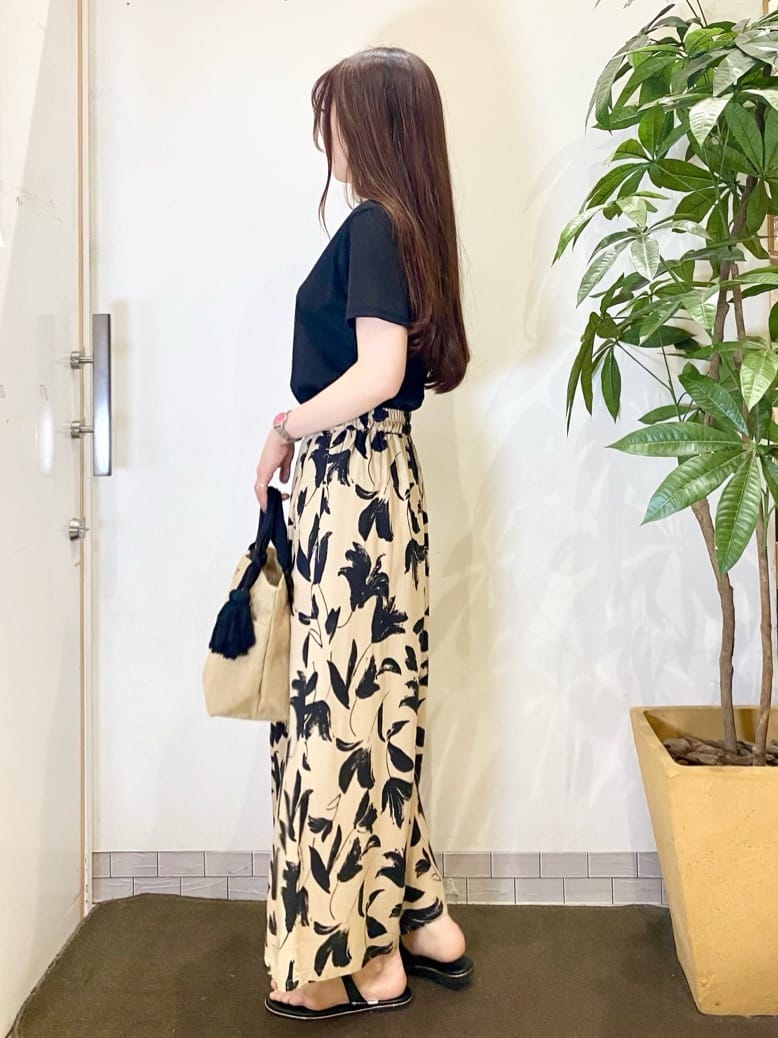 AYUMIさんの「SHOO･LA･RUE｜【S-LL】大人のラメ感 テレコ半袖トップス」を使ったコーディネート