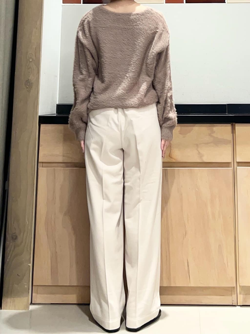 かのさんの「THE SHOP TK｜【華やかで柔らか】ふわふわフェザーニット/洗える・前後2WAY」を使ったコーディネート