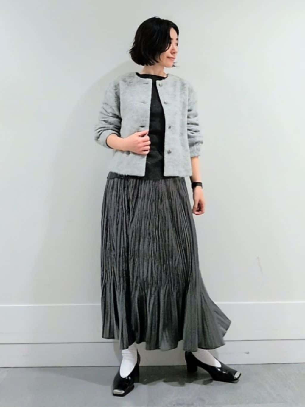 ミズタさんの「UNTITLED｜【ジャケット風/メタルボタン】アルパカ混シャギーカーディガン」を使ったコーディネート