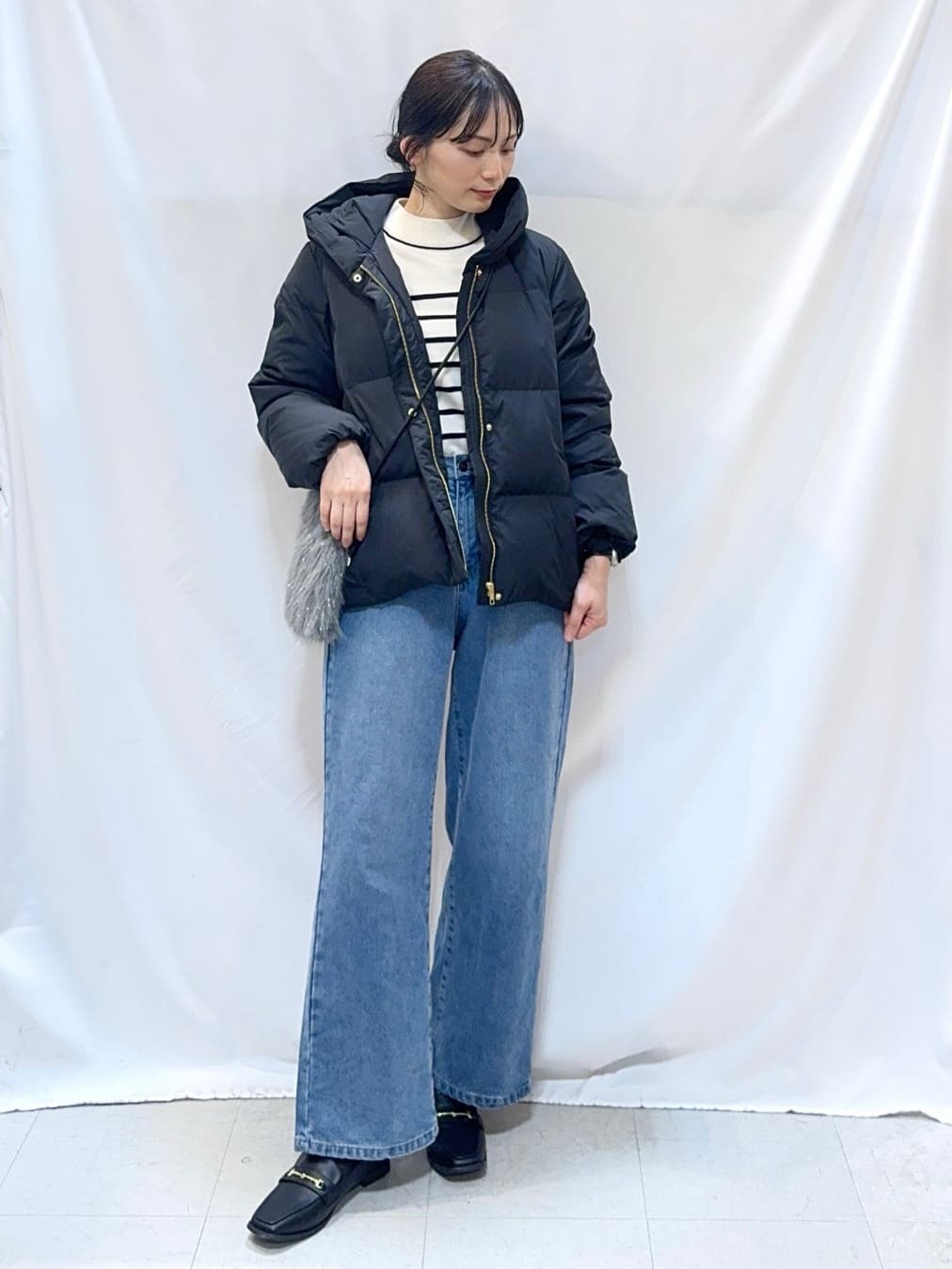 𝐇𝐢𝐫𝐨𝐦𝐢さんの「SHOO･LA･RUE｜【撥水/洗える】ショートフーディーダウン」を使ったコーディネート