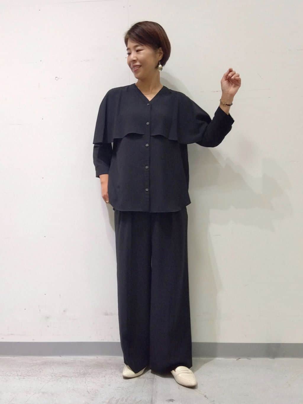 Kさんの「INDIVI｜【羽織りとしても活躍！】ケープカラーブラウス」を使ったコーディネート