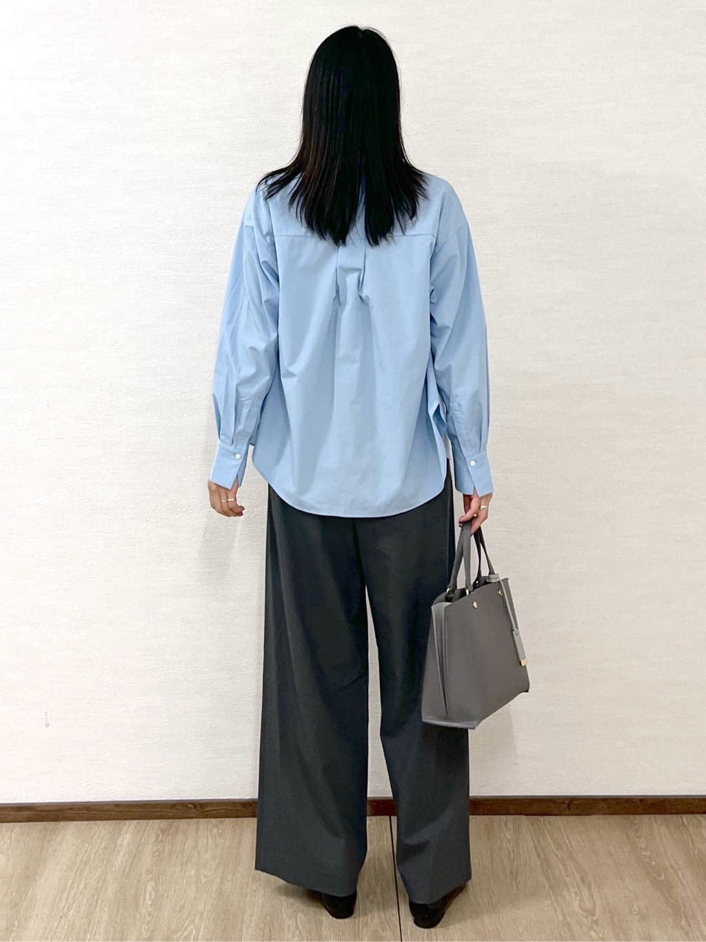 sachikoさんの「OPAQUE.CLIP｜ポケット刺繍レギュラーカラーシャツ【洗濯機OK】」を使ったコーディネート
