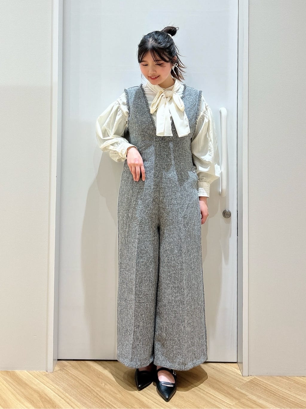 みいさんの「grove｜◆2WAYシアーボウタイブラウス」を使ったコーディネート