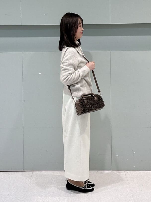makiさんの「UNTITLED｜【ふわふわニット/オンオフ使える】フォックスカシミヤ衿付きカーディガン」を使ったコーディネート