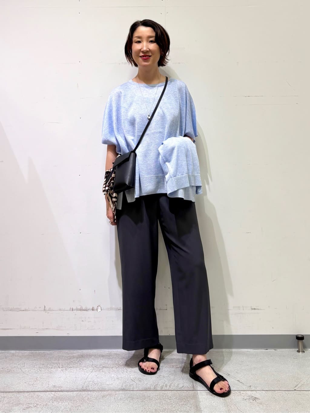 yuriさんの「INDIVI｜【UVケア／SETUP可能】エアリージョーゼット ワイドパンツ」を使ったコーディネート