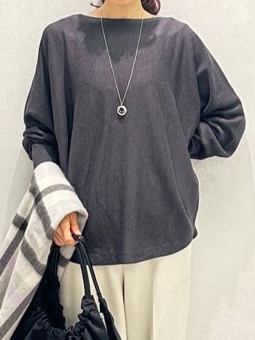 Miwaさんの「UNTITLED｜トリプルワントップペンダント」を使ったコーディネート