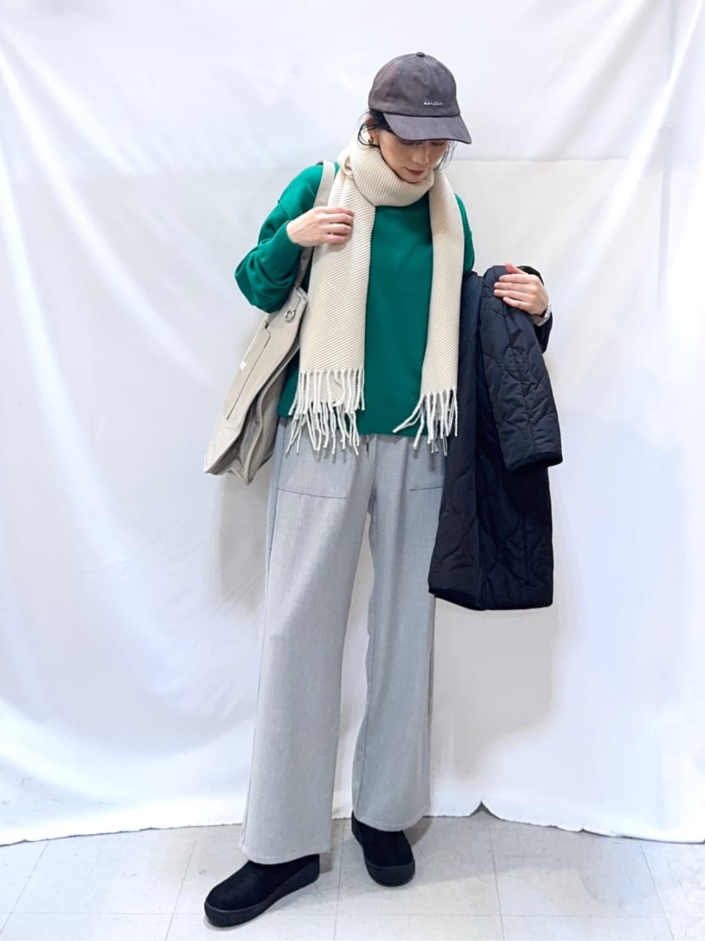 𝐇𝐢𝐫𝐨𝐦𝐢さんの「SHOO･LA･RUE｜【撥水/フード取り外し可】冬に嬉しいこだわり満載 ひょうたん柄キルトコート」を使ったコーディネート