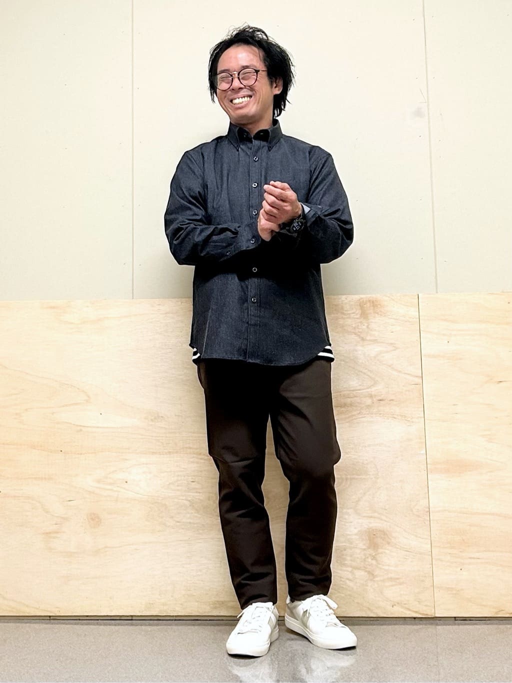 KENJI Iさんの「THE SHOP TK｜サフィアーノミニサコッシュ」を使ったコーディネート