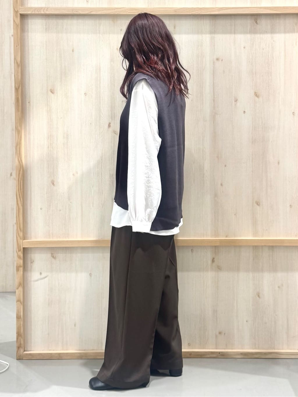nanaさんの「THE SHOP TK｜【春まで着られる】ニットベスト＆ブラウスセット/洗濯機OK」を使ったコーディネート