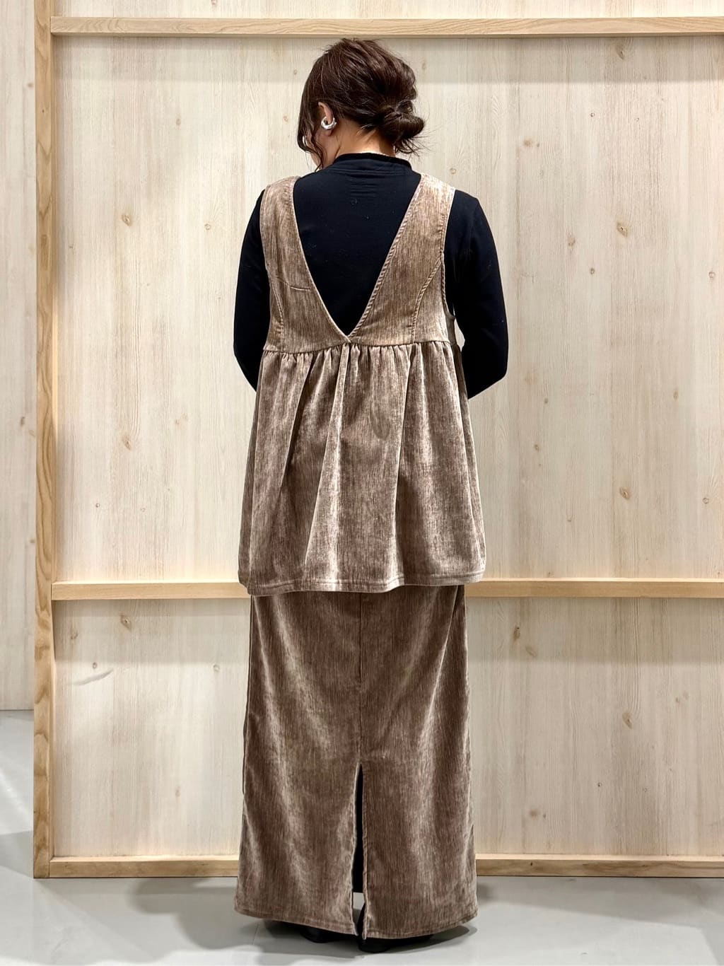 nanaさんの「THE SHOP TK｜ベロアセットアップ」を使ったコーディネート