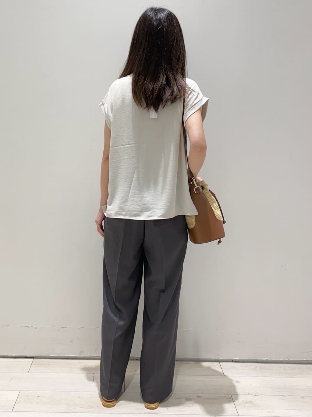 shikaさんの「THE SHOP TK｜麻調ピンタックワイドパンツ【洗濯機OK】」を使ったコーディネート