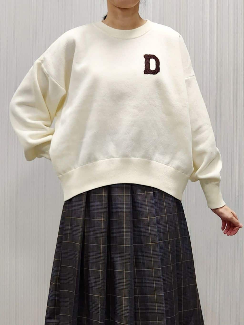 naraさんの「Dessin｜【洗える】Dサガラ刺繍ワッペン付きニット」を使ったコーディネート