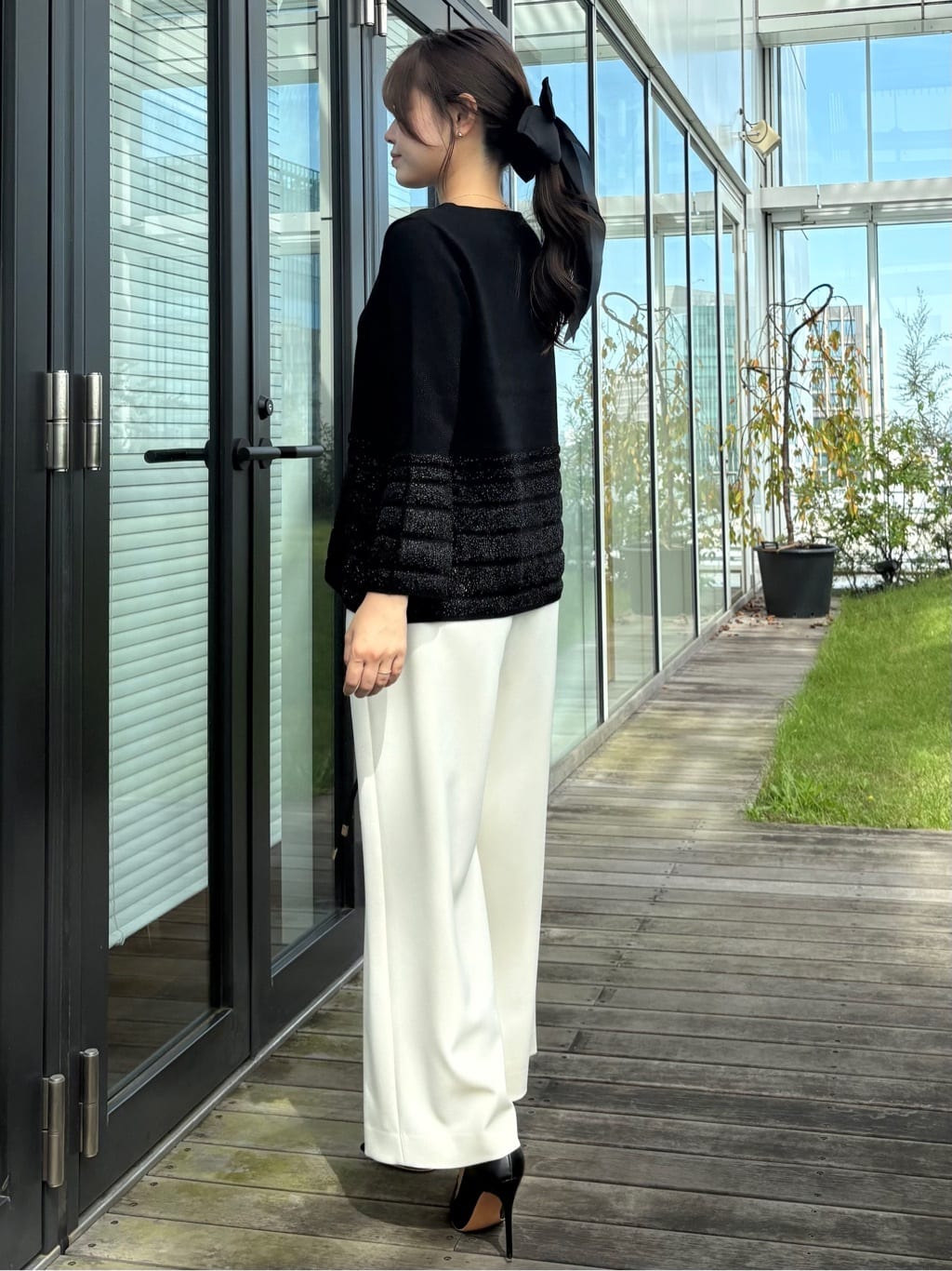 MISAKIさんの「COUP DE CHANCE｜【手洗い可】ラメフェザーデザイン ニットトップス」を使ったコーディネート