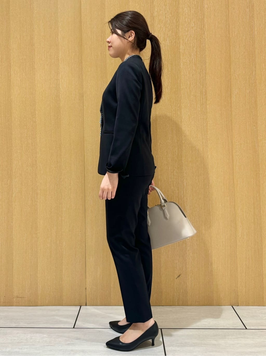 nanaさんの「UNTITLED｜【洗える通勤スーツ】レジェールギャバ　ストレッチカラーレスジャケット」を使ったコーディネート