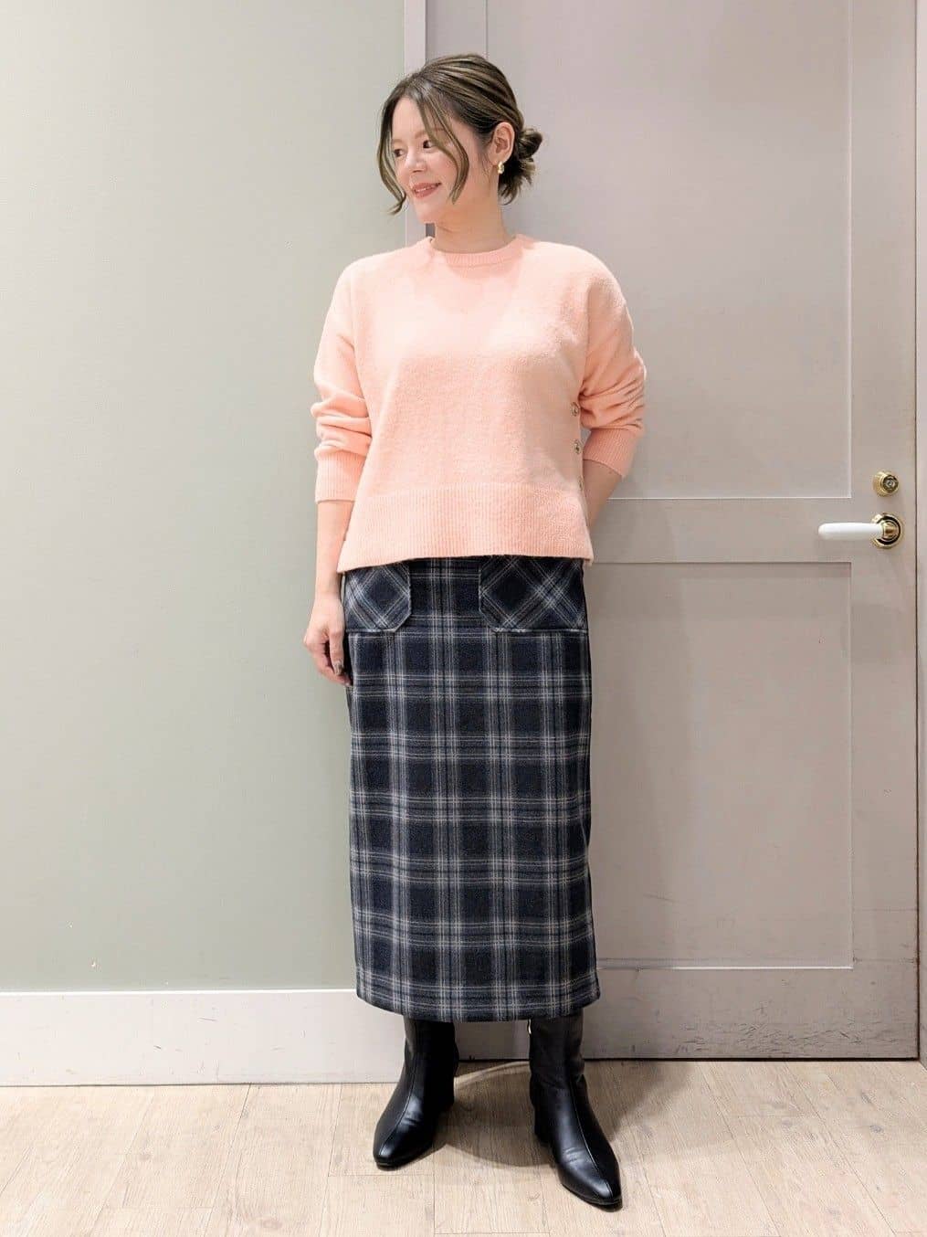 kuwawaさんの「grove｜【洗える】レイヤードにもおすすめ！サイド釦ニット」を使ったコーディネート