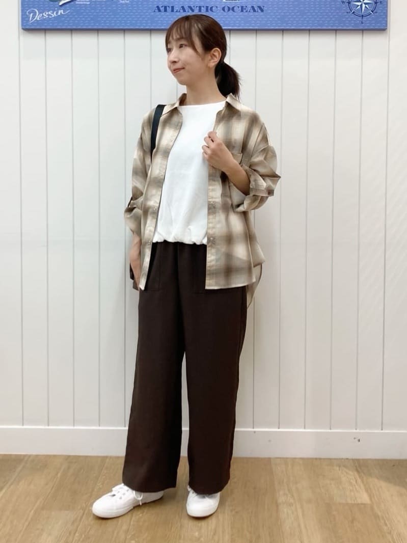 yoshiさんの「Dessin｜【二の腕カバー／UVカット】ロールアップスリーブ裾ギャザーカットソー」を使ったコーディネート