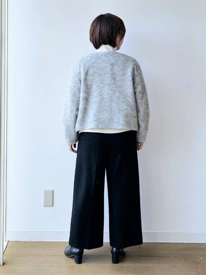 やじまさんの「UNTITLED｜【ジャケット風/メタルボタン】アルパカ混シャギーカーディガン」を使ったコーディネート