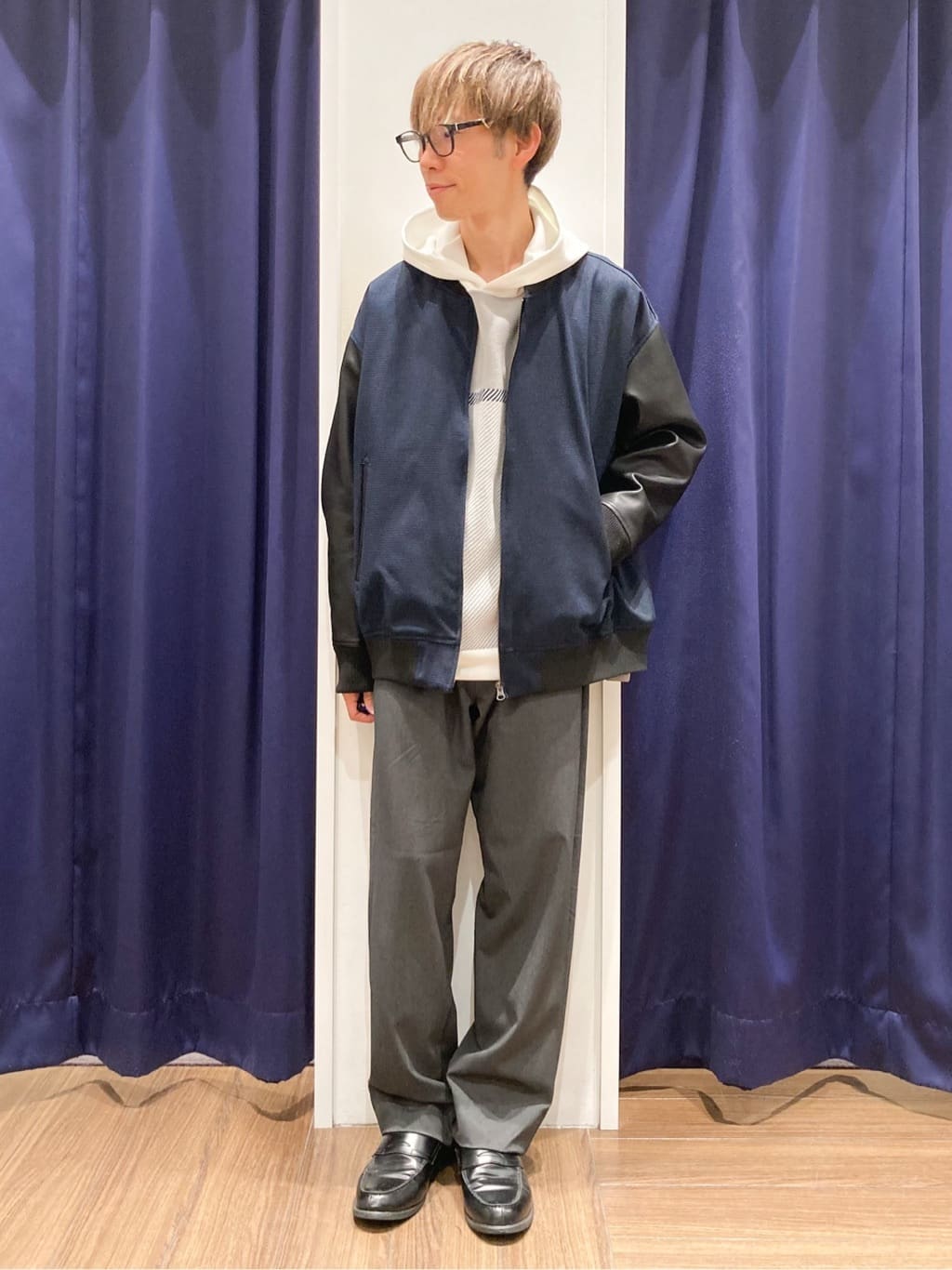 つーじーさんの「THE SHOP TK｜【大人の休日スタイルにはこれ！】フロントチェック柄ニットパーカ　洗濯機OK」を使ったコーディネート