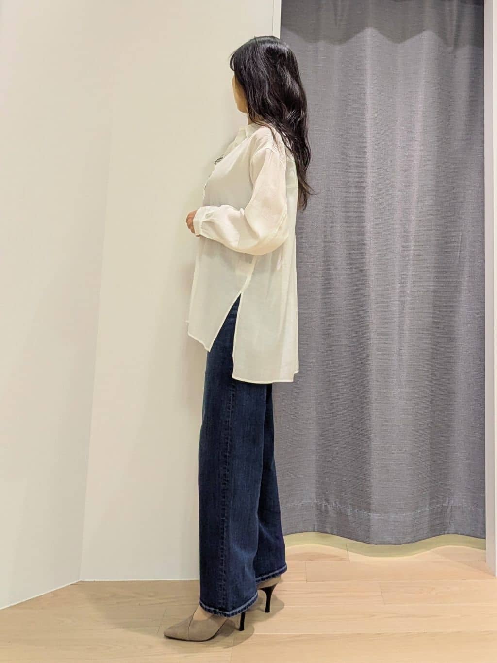 miiさんの「INDIVI｜【体型カバー／清涼感】シアーオーバーシャツ」を使ったコーディネート