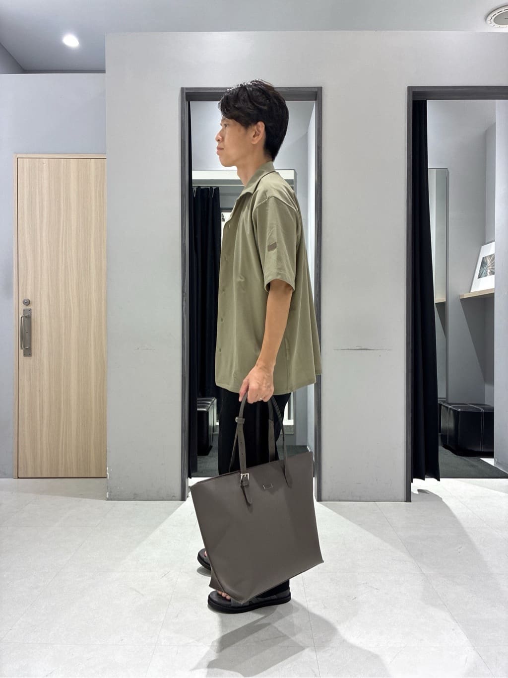 わいずみさんの「TAKEO KIKUCHI｜【COOL CITY WEAR】エアートール オープンカラーシャツ /接触冷感・通気性」を使ったコーディネート