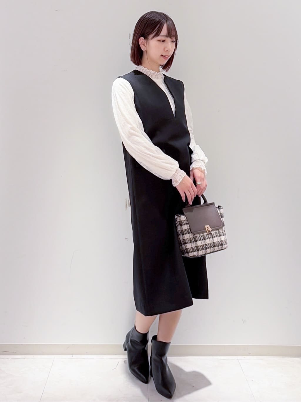 yurinaさんの「index｜フリルハイネックレーストップス【洗濯機OK】」を使ったコーディネート