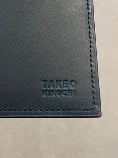 松村泰輔さんの「TAKEO KIKUCHI｜アンティーク調レザー 2つ折り財布」を使ったコーディネート