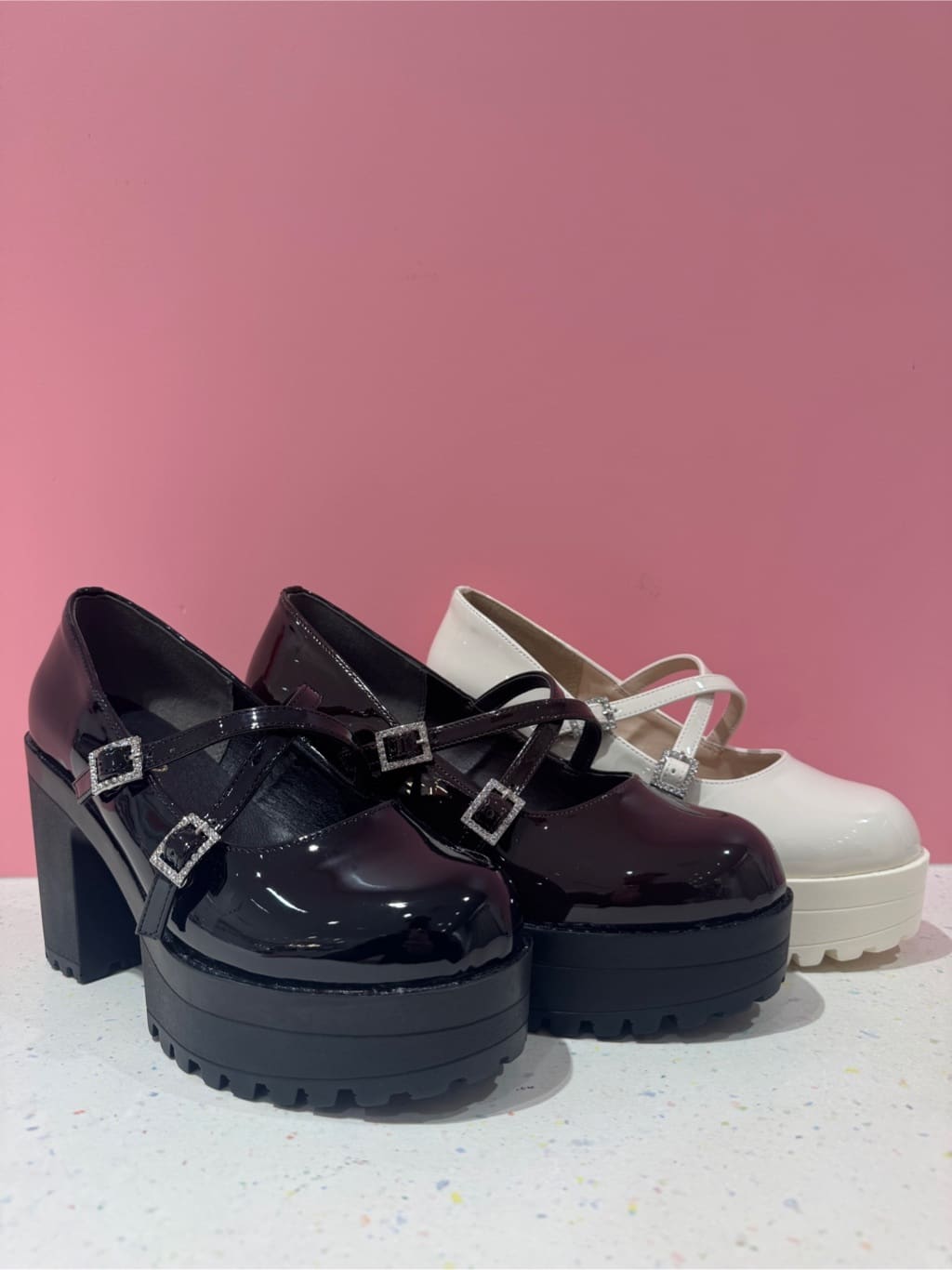 sayakaさんの「ESPERANZA｜厚底キラキラダブルストラップパンプス」を使ったコーディネート