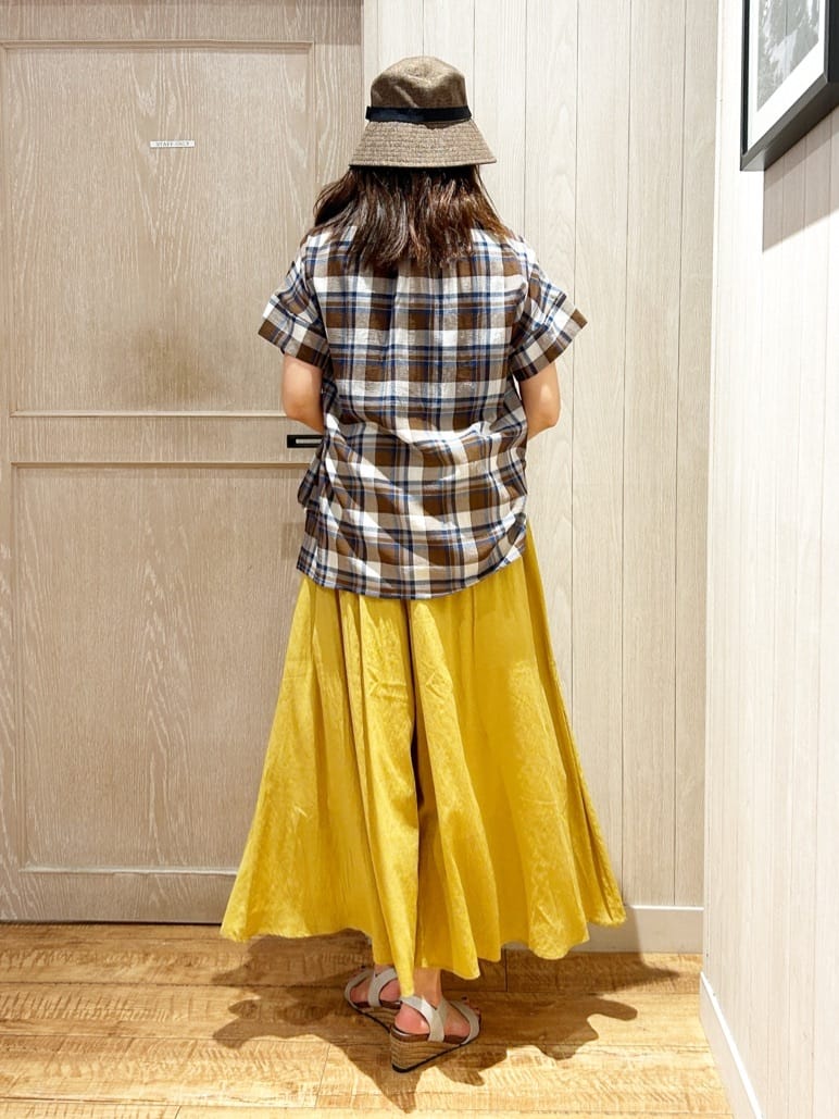 yukaさんの「SHOO･LA･RUE｜【S-LL】きれいに体型カバー さらシャリコットン スキッパーシャツ」を使ったコーディネート