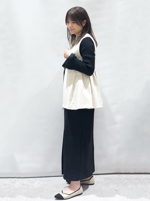 まみさんの「OPAQUE.CLIP｜◆《通勤対応／セットアップ対応》ペプラムジレ【洗濯機洗い可】」を使ったコーディネート