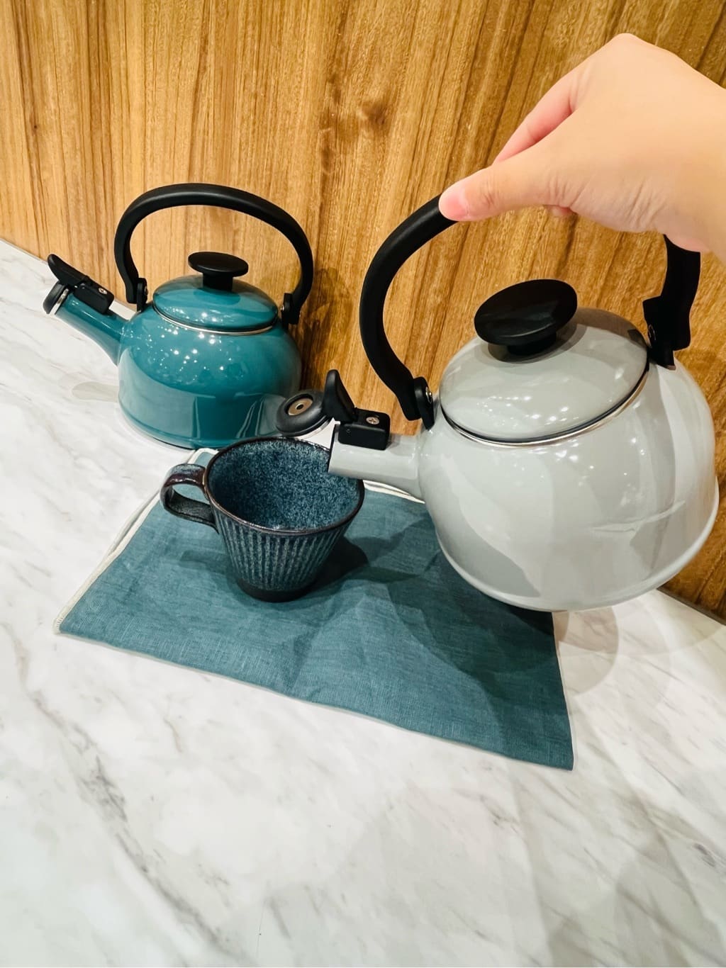 トミーさんの「212 KITCHEN STORE｜コットン 笛吹きケトル 1.6L スモークブルー ＜富士ホーロー＞」を使ったコーディネート
