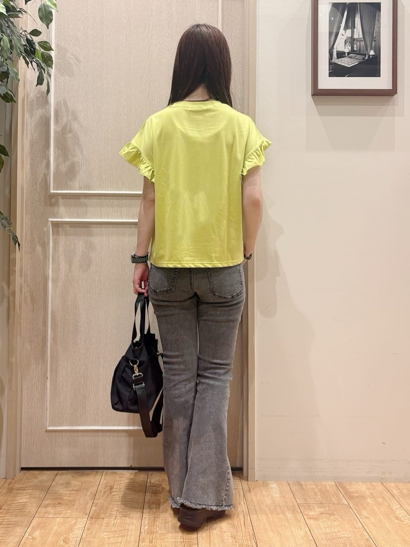 みぞさんさんの「SHOO･LA･RUE｜【S-LL/汗ジミ軽減/ひんやり/UVカット】フリルTシャツ」を使ったコーディネート