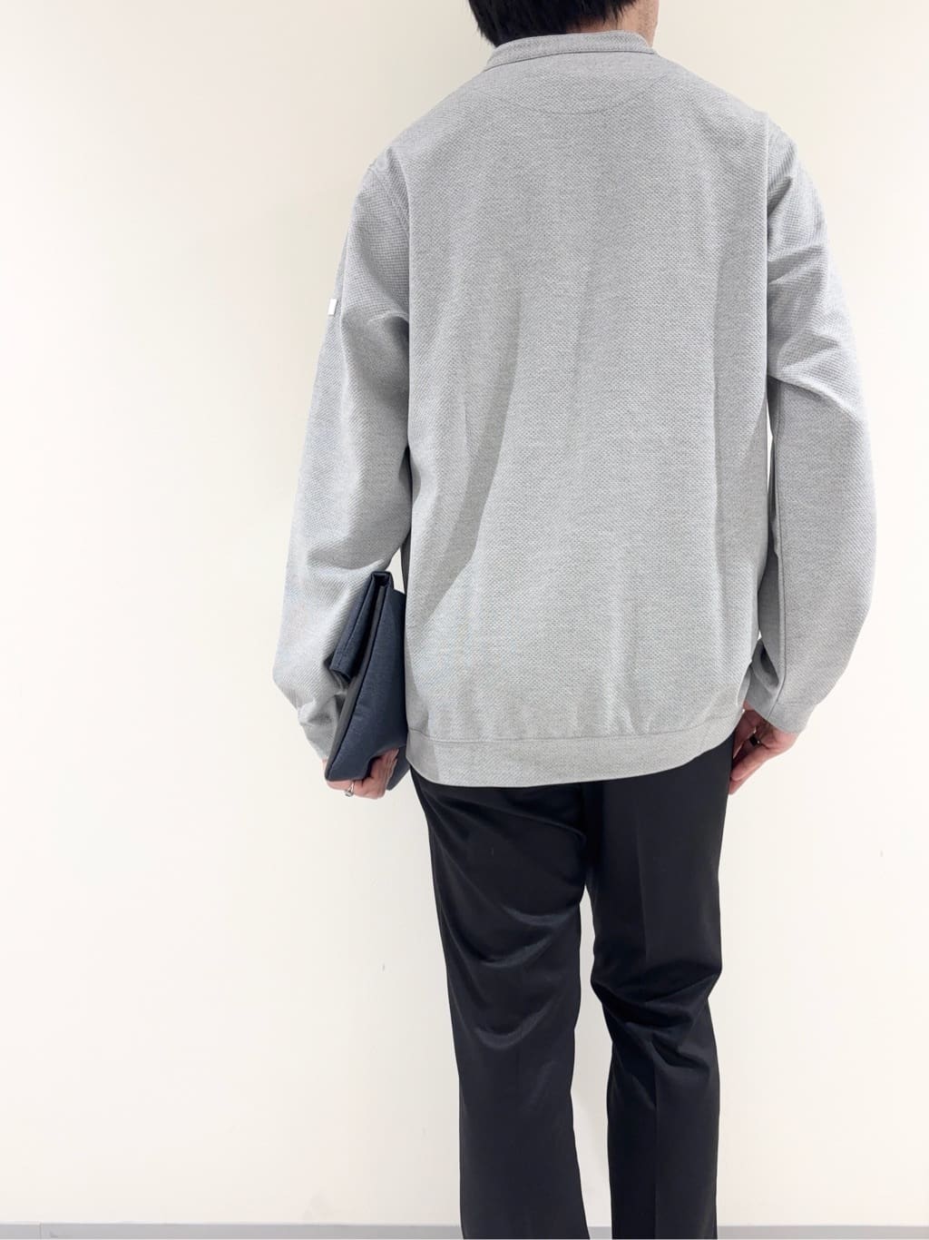 及川さんの「TAKEO KIKUCHI｜【ONOFF対応】TRダブルニット ストレッチパンツ」を使ったコーディネート
