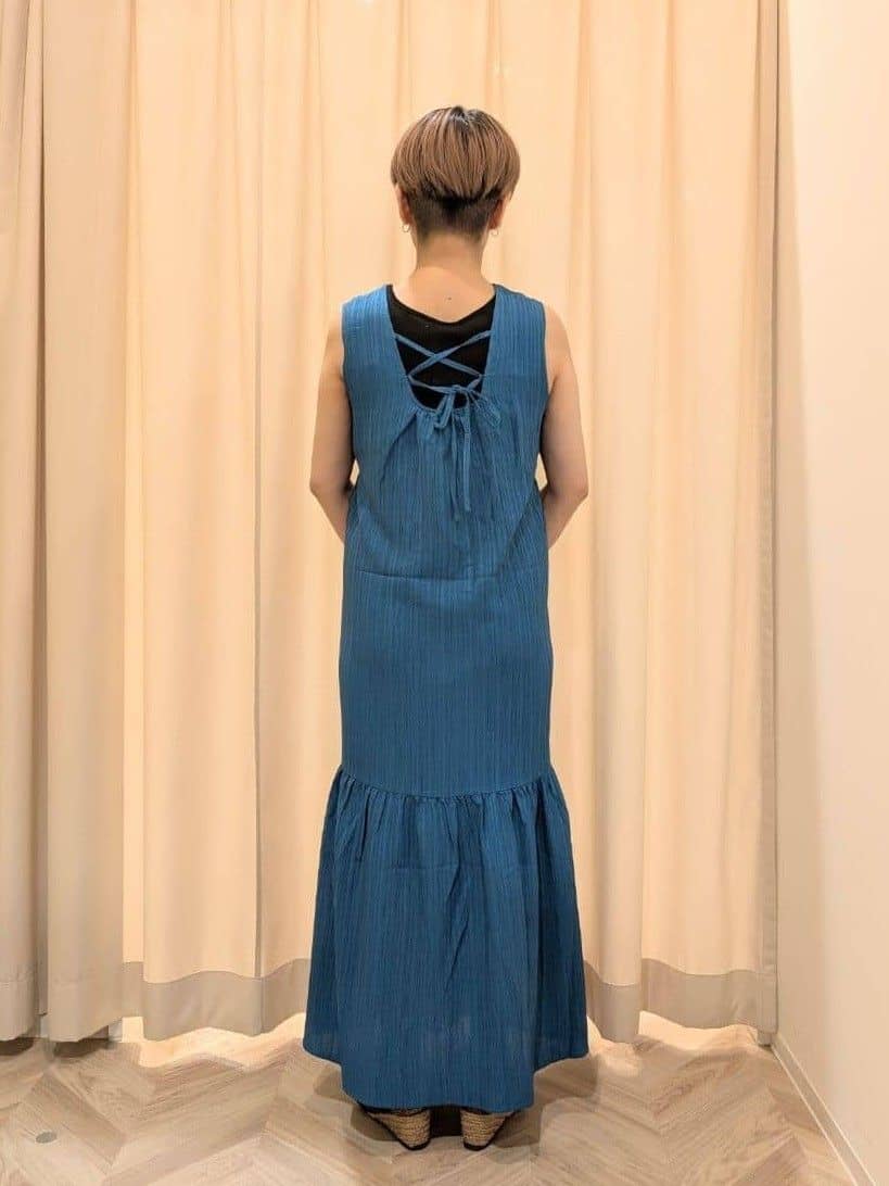 ユカさんの「SHOO･LA･RUE｜【S-LL】後ろ姿も抜かりなく 1枚でサマ見え ティアードワンピース」を使ったコーディネート