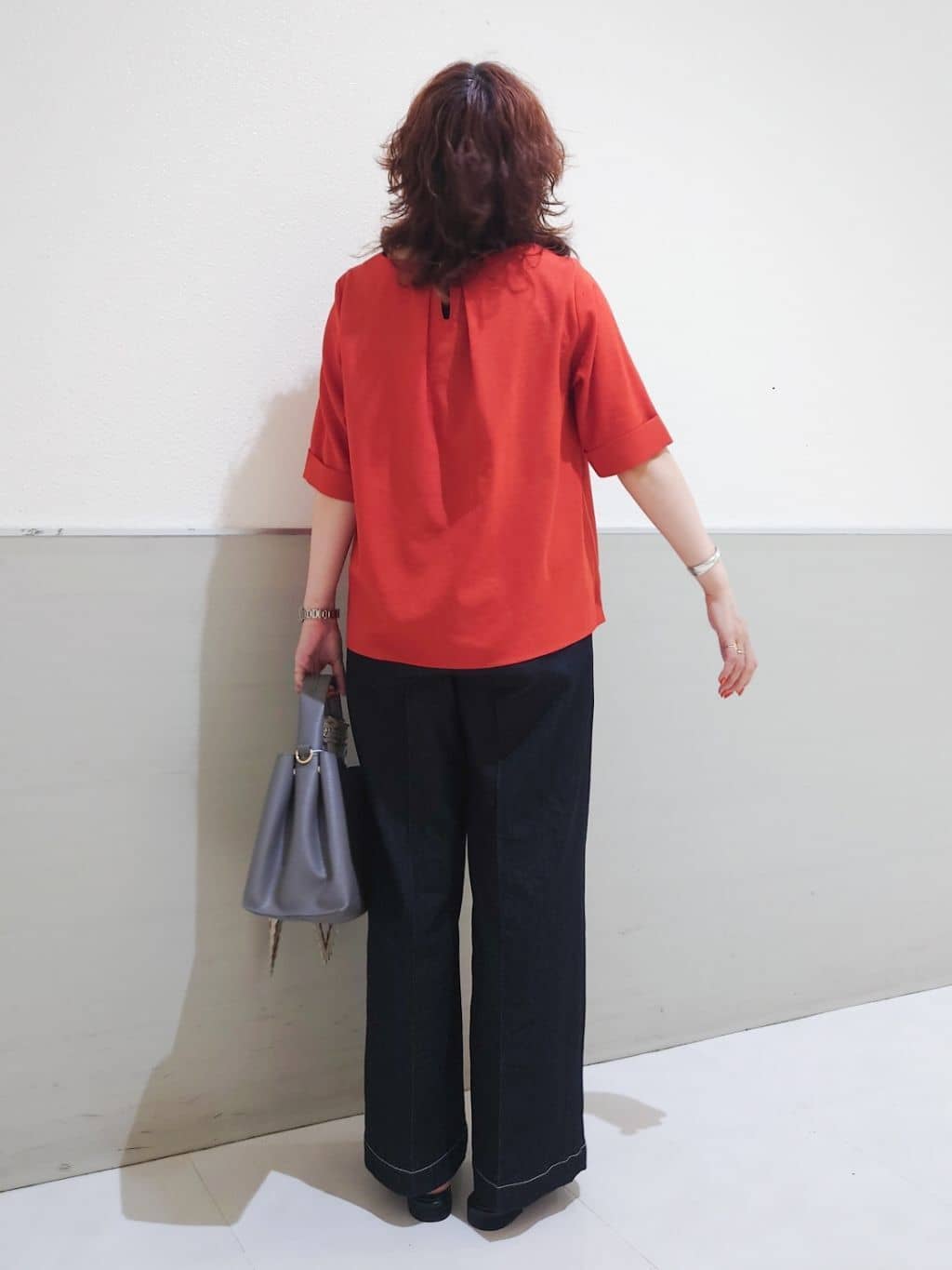 maruさんの「THE SHOP TK｜麻調メッシュブラウス【二の腕カバー/洗える】」を使ったコーディネート