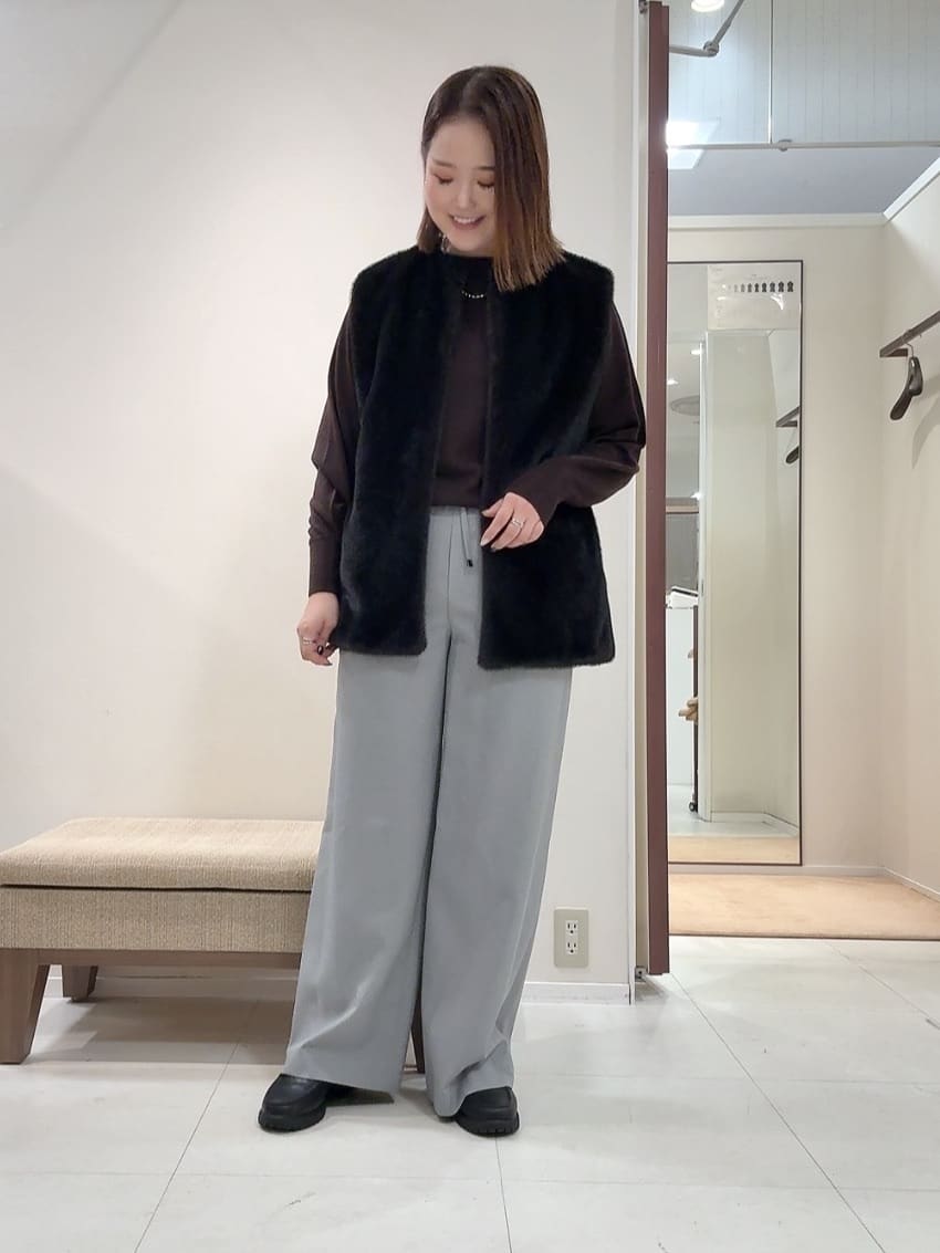 YUIさんの「UNTITLED｜【トレンド/ジレ】フェイクファーベスト」を使ったコーディネート