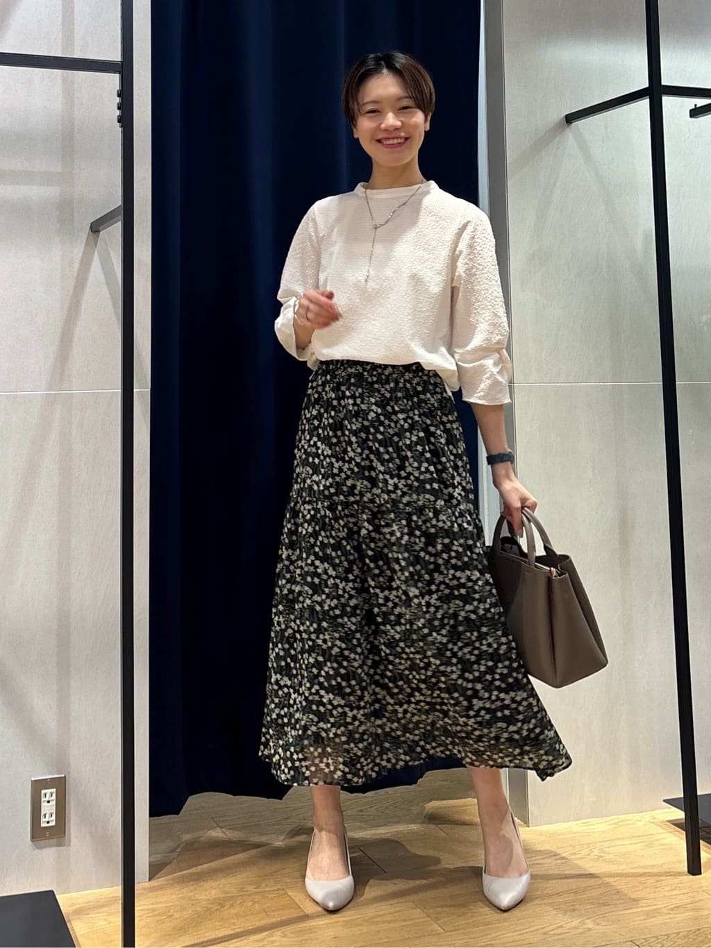 kanaeさんの「INDIVI｜【通年活躍！／アンサンブル可能】クルーネックカーディガン」を使ったコーディネート