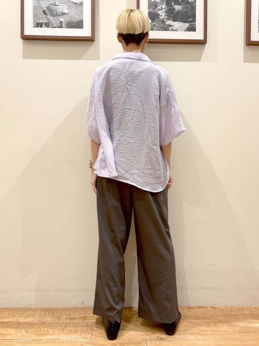 Ayumiさんの「SHOO･LA･RUE｜ゆるっと感がこなれ見え ワッシャーシアー半袖シャツ」を使ったコーディネート