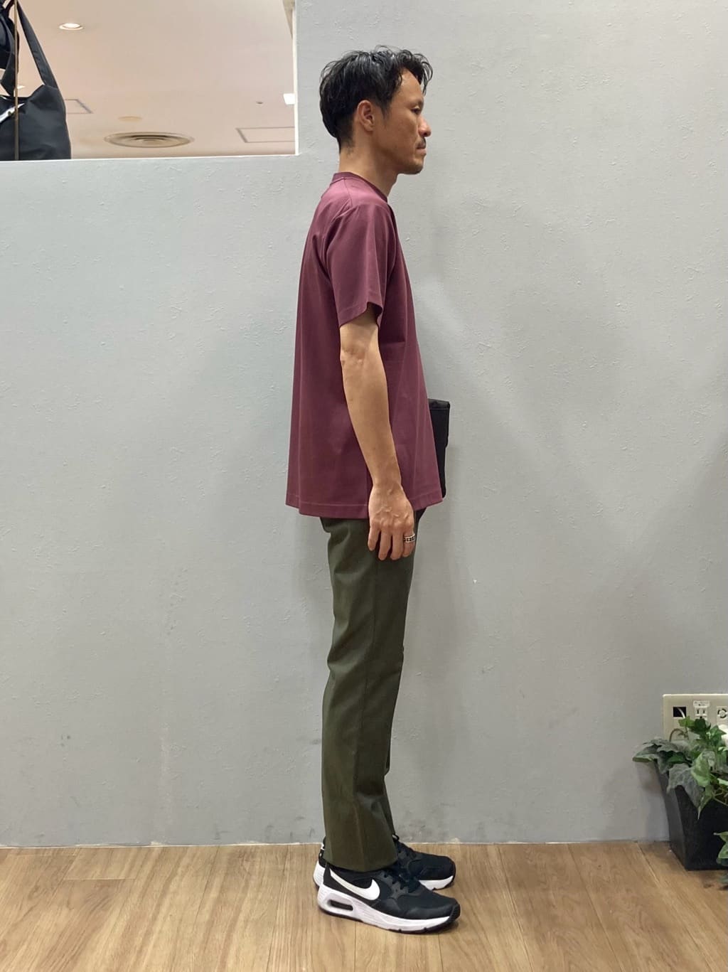 シュンさんの「TAKEO KIKUCHI｜【COOL CITY WEAR】ワンポイント刺しゅう ポケットTシャツ /接触冷感」を使ったコーディネート